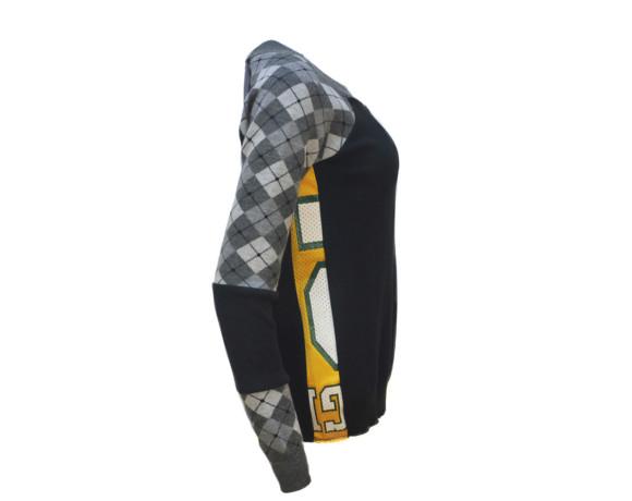 (SOLD) Reptilian gray and black argyle soft raglan sweater with mesh side panels. Size small.